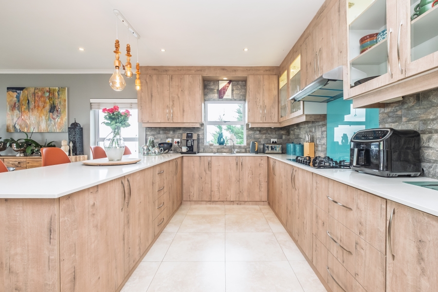 5 Bedroom Property for Sale in Murdock Valley Western Cape